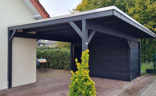 Carport mit seitlichem Abstellraum