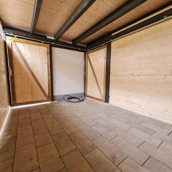Holz ABstellraum innen