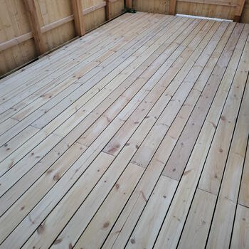 Terrassenboden hell holz