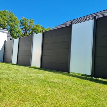 Traumgarten Zaunanlage WPC und Glas